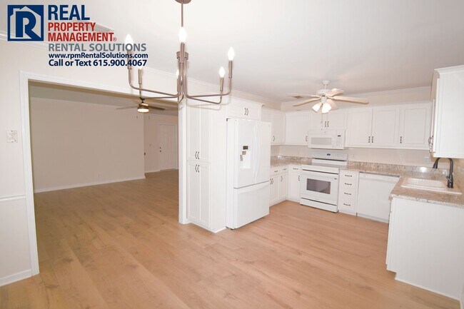 Building Photo - Great 3BD 3BA with washer/dryer & attached...
