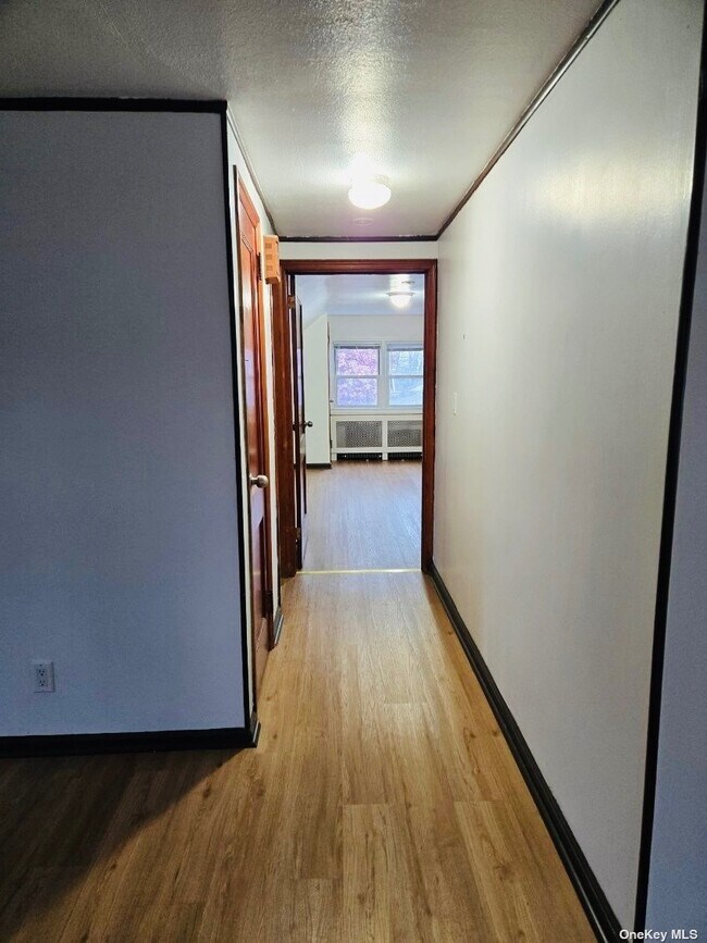 Building Photo - 9 Larch Ave