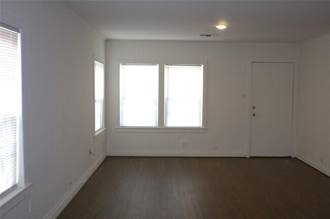 Foto del edificio - 1106 S Jackson St