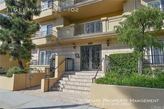 Foto del edificio - 11911 Mayfield Ave
