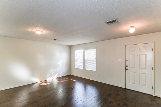 Foto del edificio - 8712 Cove Meadow Ln