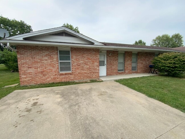 Foto del edificio - 3 Bedroom/1.5 bathroom Duplex