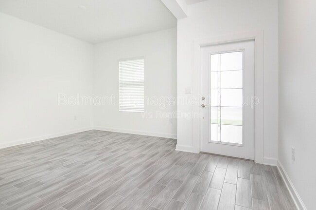 Foto del edificio - 5636 Quiet Palm Lp