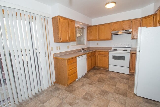 Building Photo - 2528 NE Conners Ave