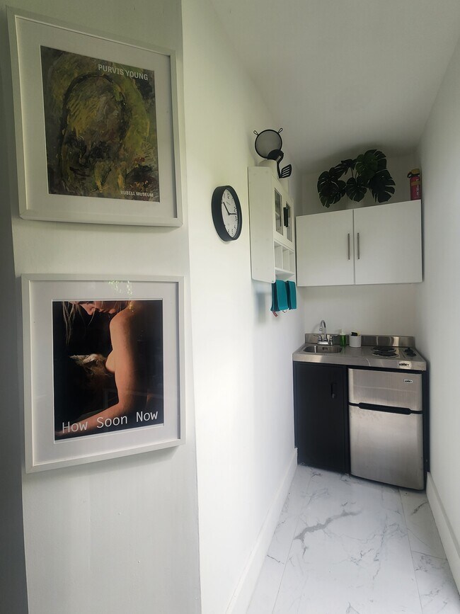 Kitchenette - 1722 NW 185th Ter