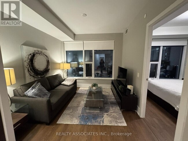 Building Photo - 10 York St