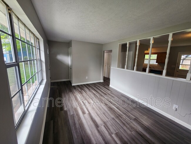 Building Photo - 10210 Nola Dr