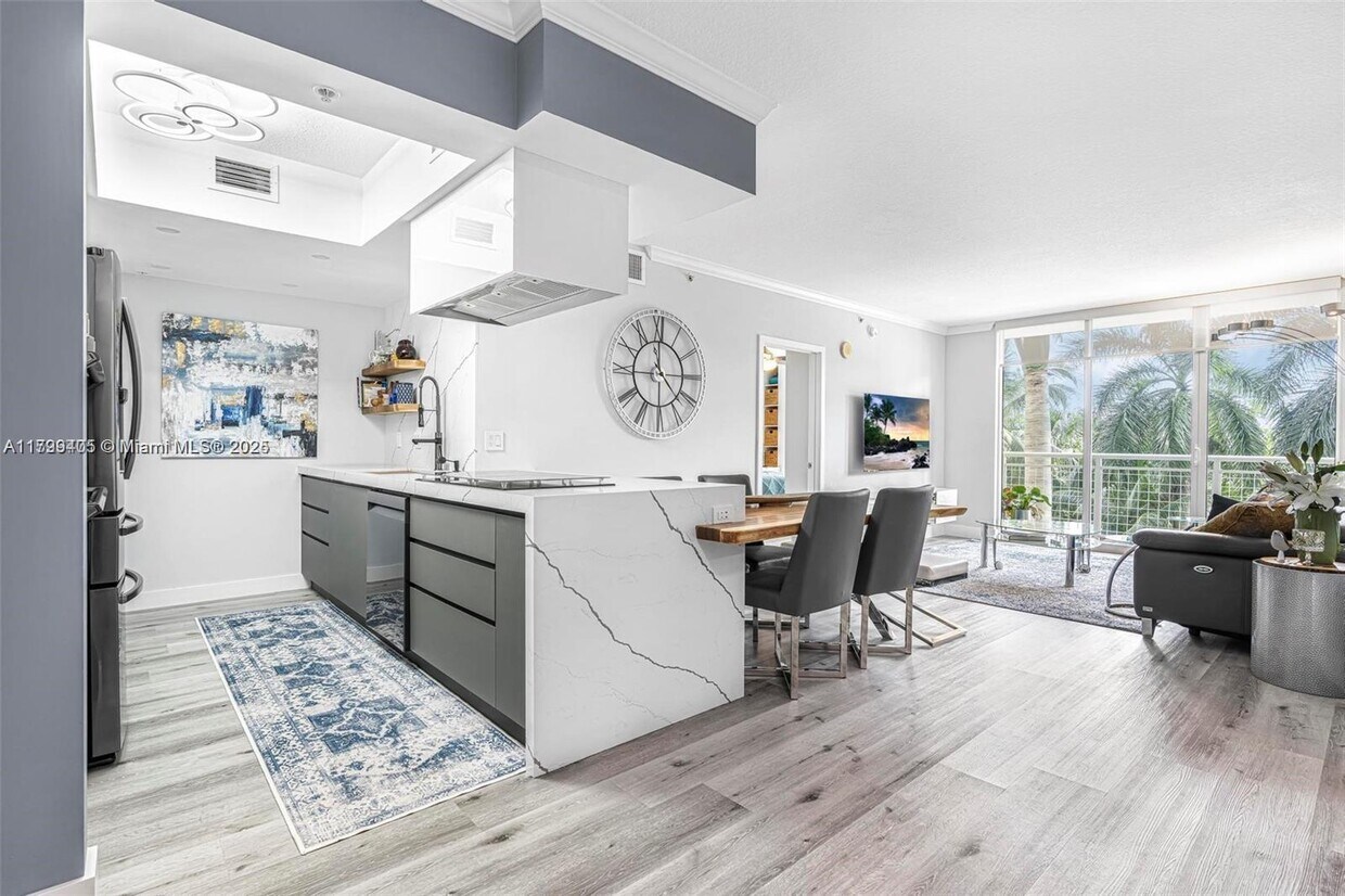 Foto principal - 2000 N Bayshore Dr