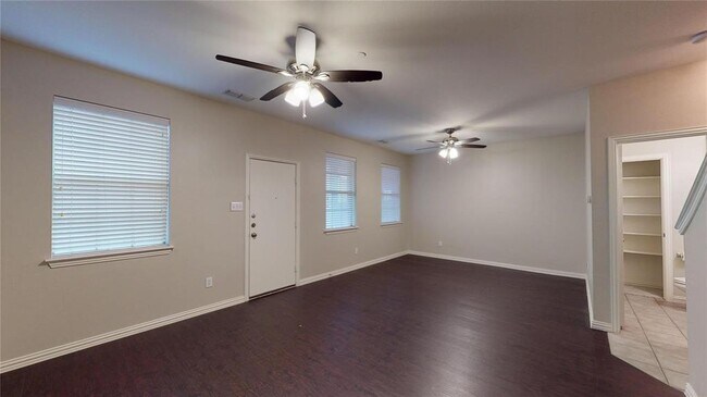 Foto del edificio - 2533 Jacobson Dr