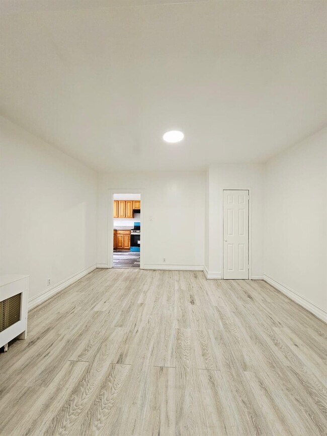 Foto del edificio - 57 Hartley Ave