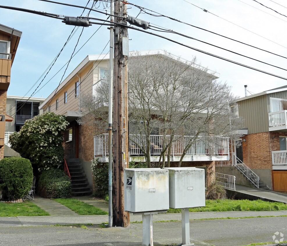 Building Photo - 3650 Phinney Ave. North