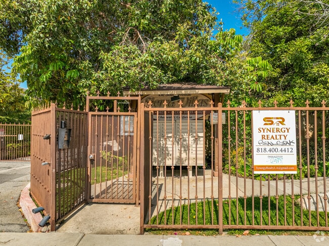 Building Photo - Sierra Villas