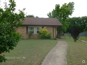 Building Photo - 401 Pogue St