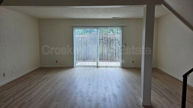 Foto del edificio - 1349 Tree Garden Pl