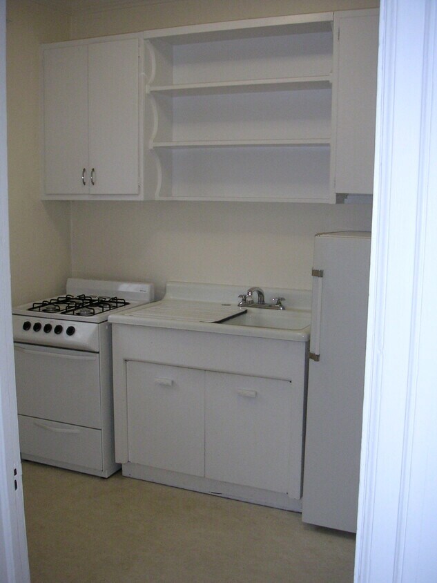 127 Silver Lake Rd Unit Cottage, Staten Island, NY 10301 Apartments