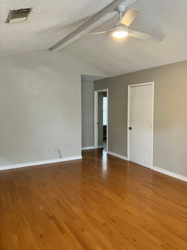 Living room - 2083 Rodeo Ct