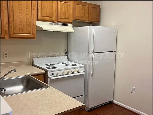 Foto del edificio - 1106 W Main St