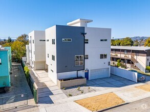 Building Photo - 2811 Cloverdale Ave