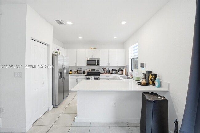 Foto del edificio - 24644 SW 118 Ct