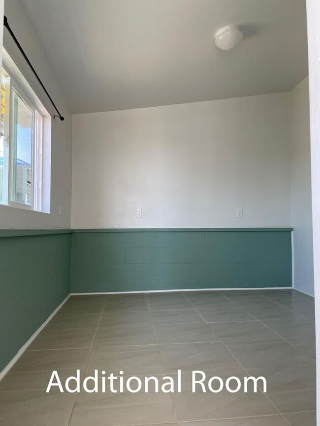 Super cute remodel unit 2 bedrooms, 1 bath... photo'