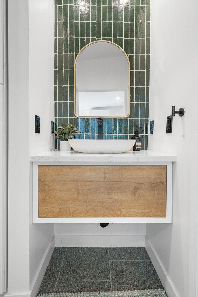 Foto del edificio - 11361 Tenino Ave