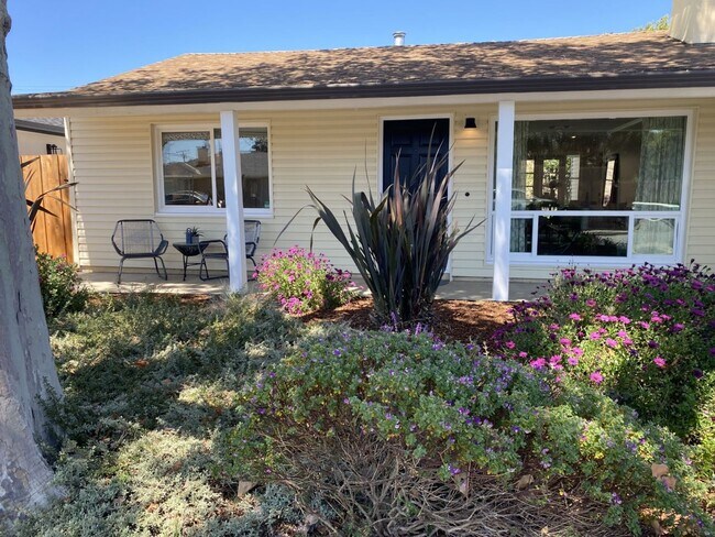 Building Photo - Lovely 3 Bedroom, 1 Bath Home