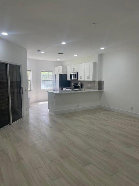 Building Photo - 6689 Via Regina
