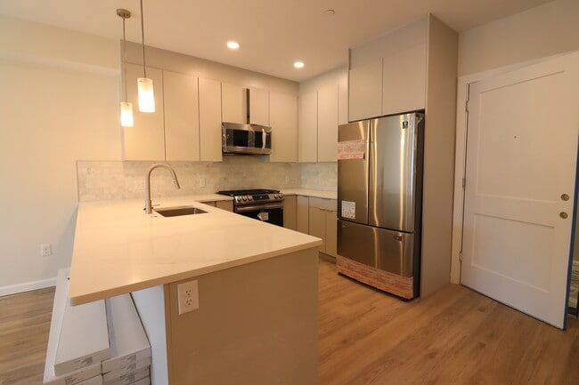 Building Photo - 458 Washington St