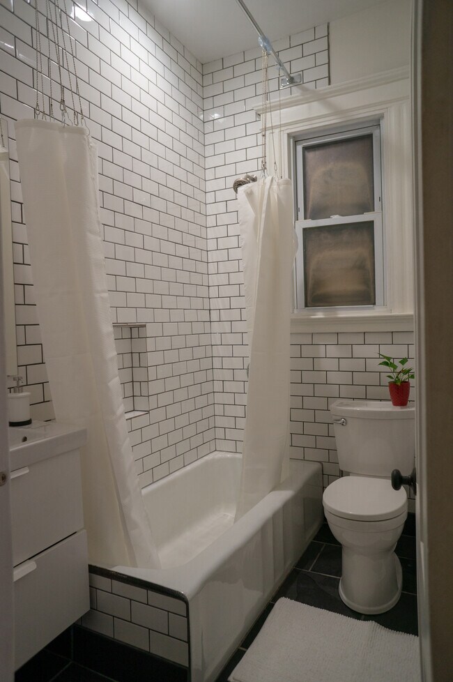 New Bathroom - 418 Walnut St