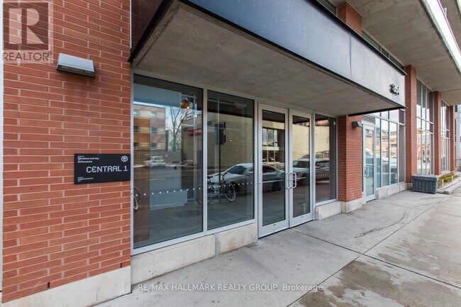 Building Photo - 354 Gladstone Ave