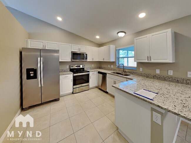 Foto del edificio - 12144 Dubarry Ave