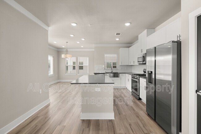 Building Photo - 3368 Santee St