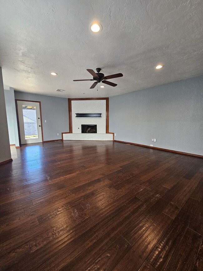 Foto del edificio - (3) Bed/(2) Bath in SW OKC! Moore Schools!...