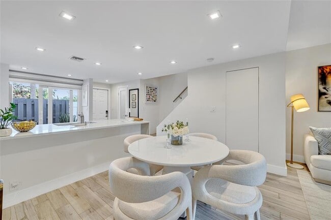 Building Photo - 1991 NE 15th Ave