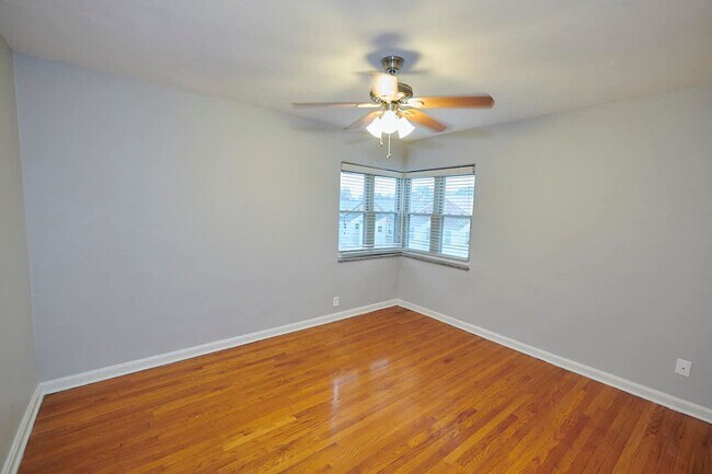 Foto del edificio - 5823 Lindenwood Ave