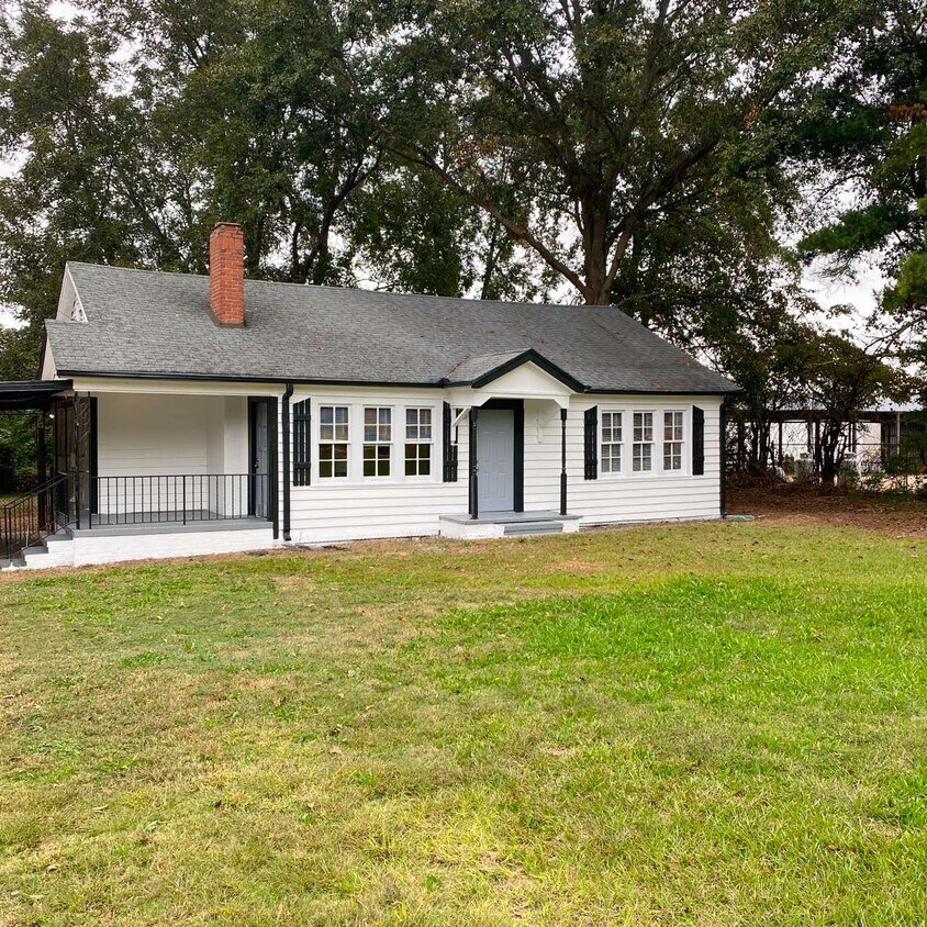 629 E Mcintosh Rd, Griffin, GA 30223 House for Rent in Griffin, GA