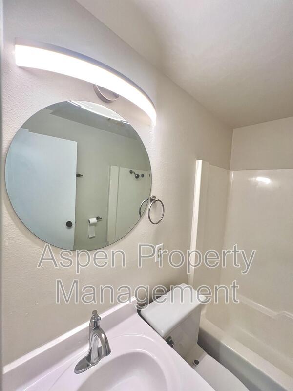 Foto del edificio - 2216 Piper Pl