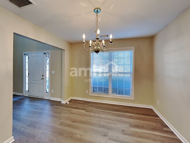 Foto del edificio - 6483 Grand Hickory Dr