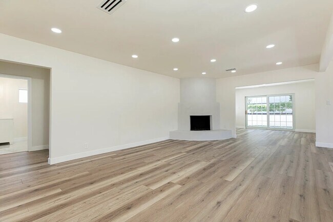 Building Photo - 11110 Odell Ave