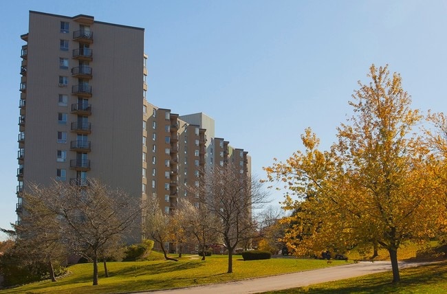 Building Photo - Highland Village