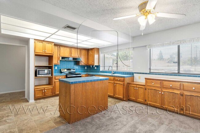 Building Photo - Charming Single-Story 4 Bed/2 Bath Home In...