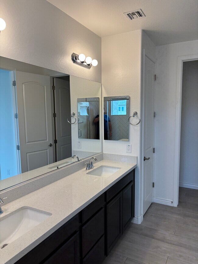 Foto del edificio - 5100 E Rancho Paloma Dr