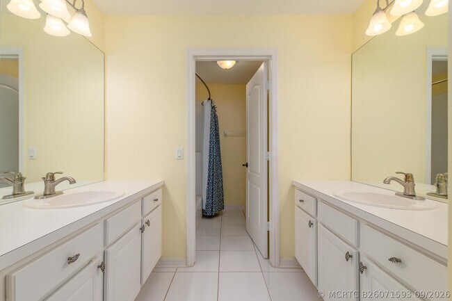 Building Photo - 1676 SW Harbour Isles Cir