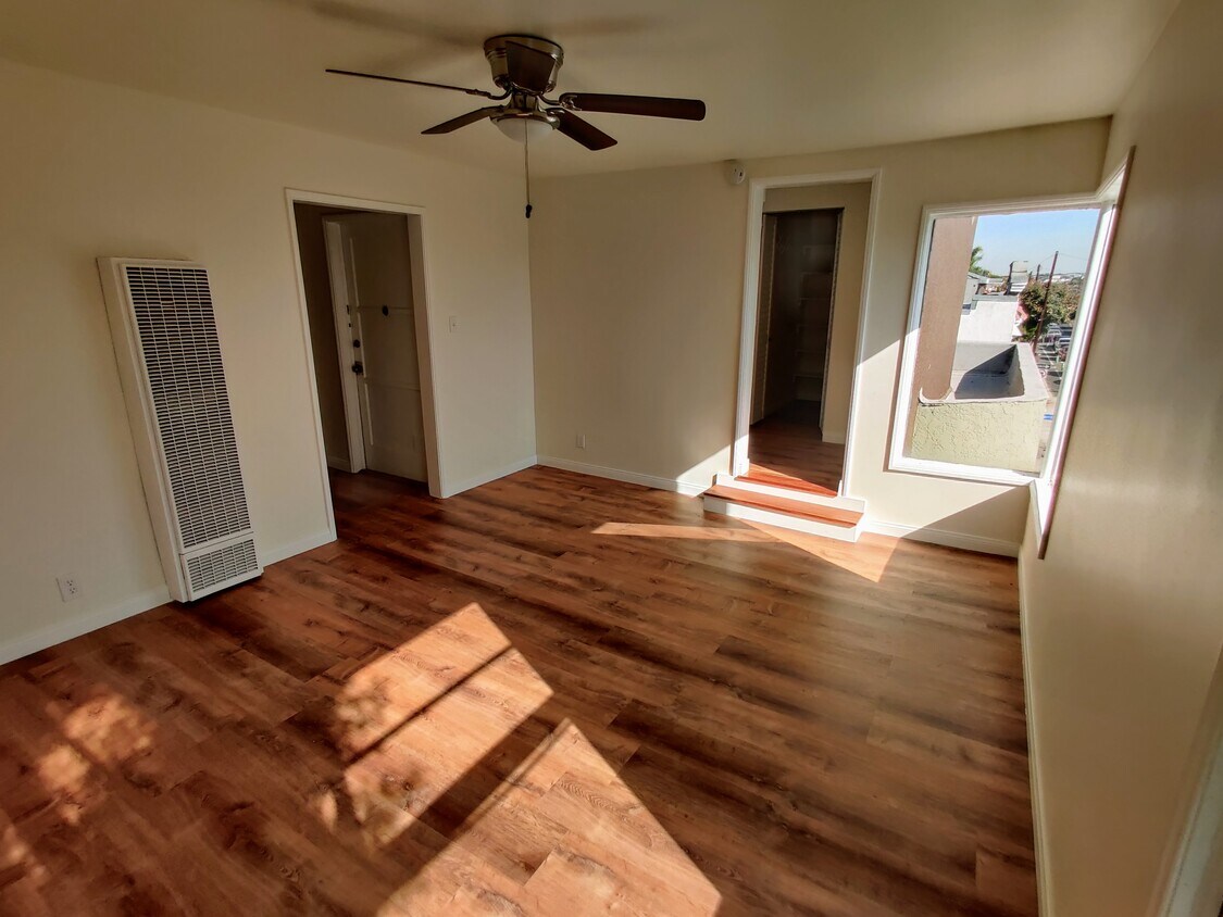 Foto principal - 1061 E Broadway
