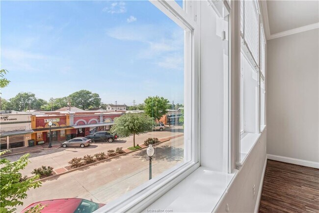 Foto del edificio - 401 N Main St