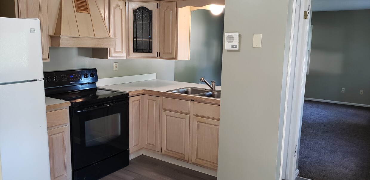 Kitchen - 595 N Main St