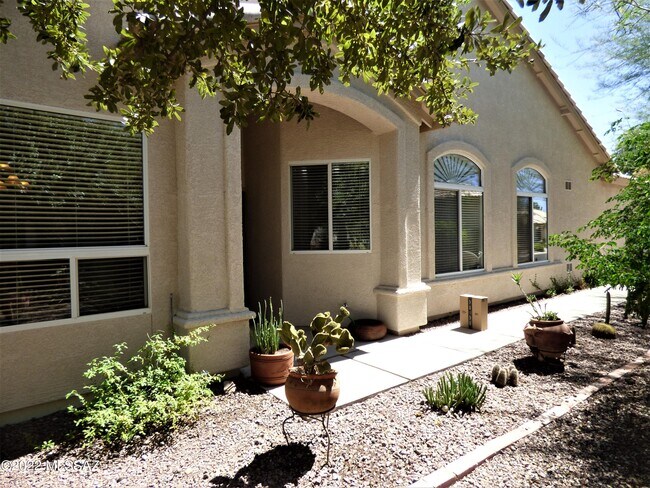Building Photo - 63692 E Holiday Dr