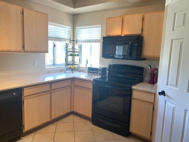 Building Photo - 4343 Soliere Ave
