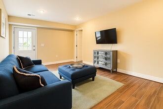 Building Photo - 2759 Greenway Blvd