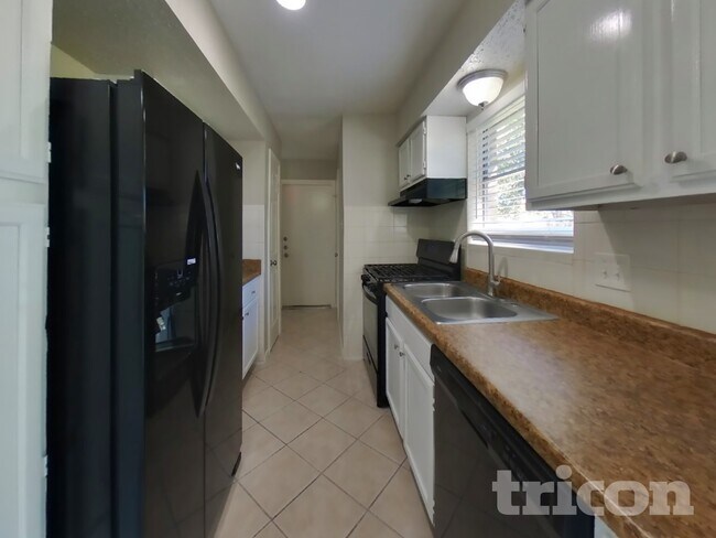 Foto del edificio - 7519 Lobera Dr